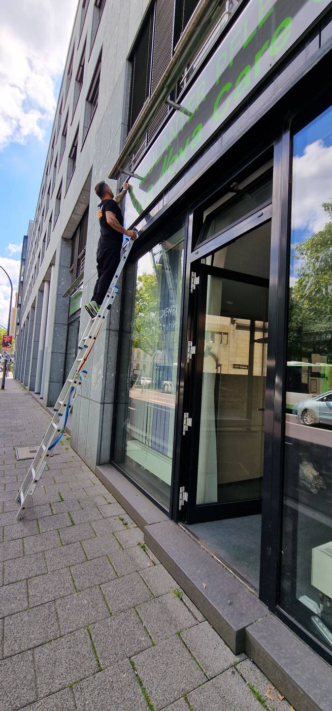 Schilder & Reklame in Offenbach & Rhein-Main – Manolo Werbung
